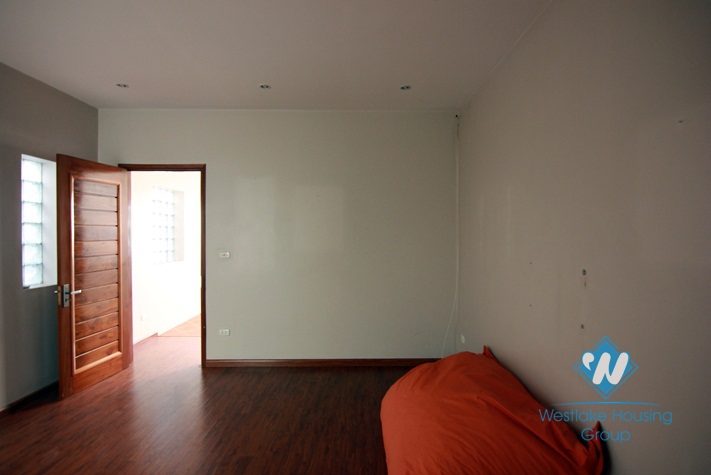 04 bedrooms house with lake view for rent in Tay Ho area 